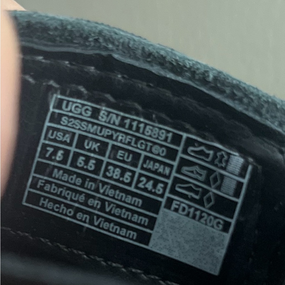 Markstrum UGG black booties - Picture 3 of 11